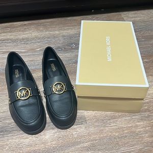 NWT AUTHENTIC MICHAEL KORS WOMENS LOAFERS SIZE 8.5